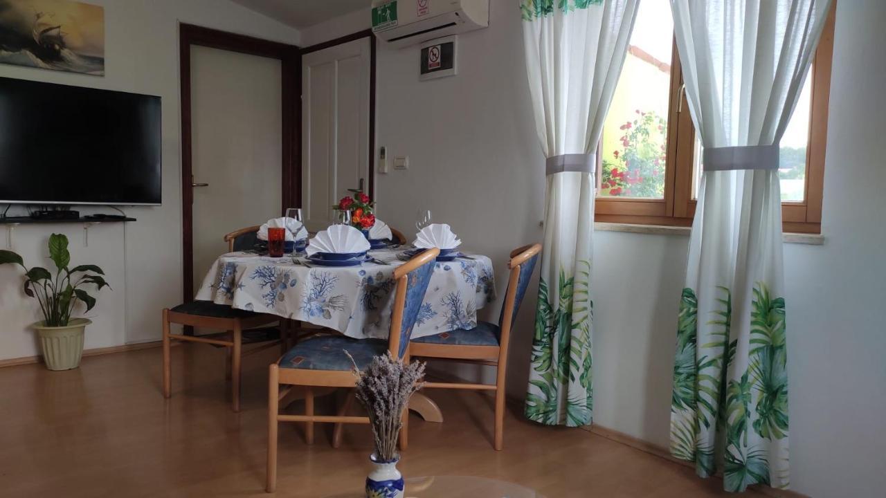 普拉Kuca Za Odmor Tri Sunca别墅 外观 照片